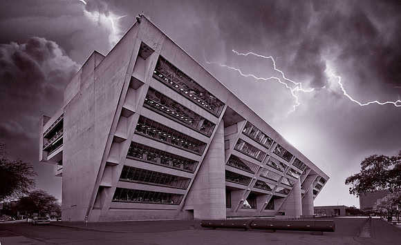 Storm over Dallas City Hall:  Keep or Demolish?