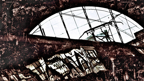 Piccadilly Square Distorted Peek