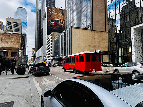 Trolley in Traffoc