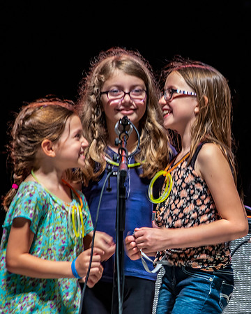 Woody Guthrie's Great-Granddaughters Sing