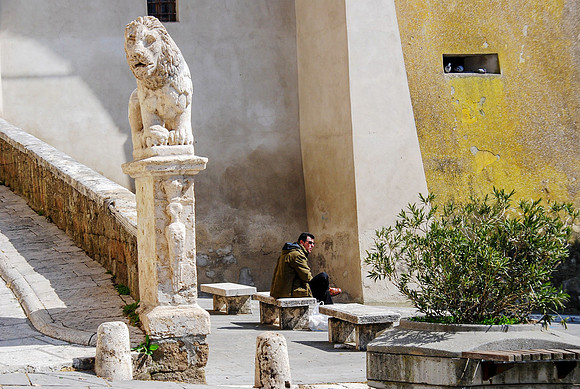 Meet Me in Front of the Orsini Palace
